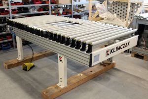 Transporter rolkowy ze stacją obrotu <br> Komorniki